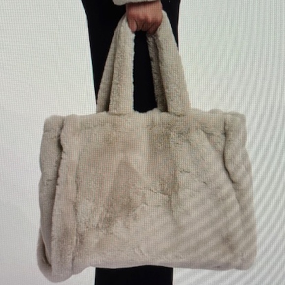 Rino and Pelle Faux Fur Shopper Tote - Picture 5 of 5